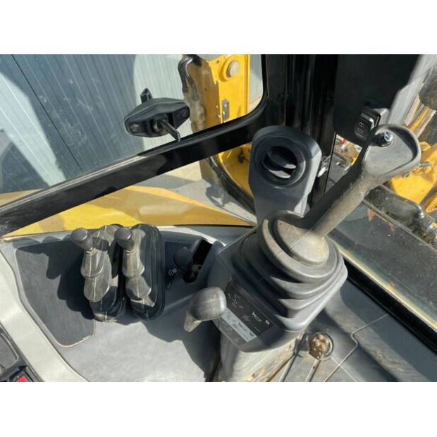 2017 Caterpillar 432F2-46338564