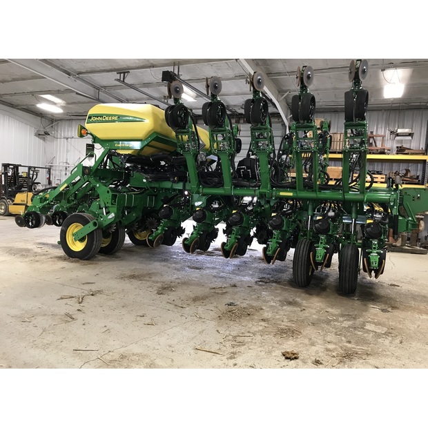 2020 جون دير 1795-46340593