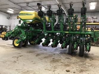 صورة ل حراثات 2020 جون دير 1795