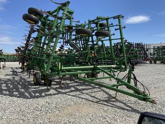 صورة ل معدات التعشيب 2016 جون دير 2210