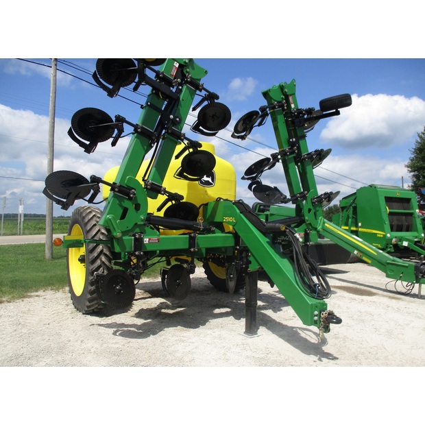 2015 جون دير 2510L-46340678