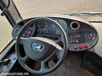 2010-man-lions-city-1438476-46355009