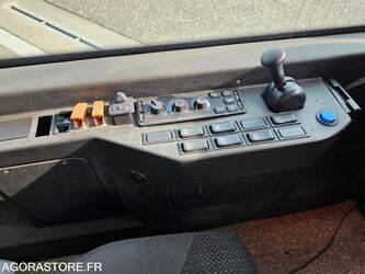 2010-man-lions-city-1438476-46355013