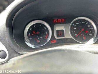 2008-renault-clio-1438492-46355500