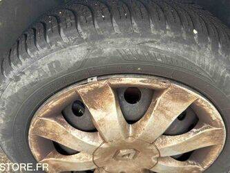 2008-renault-clio-1438492-46355503