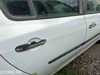 2008-renault-clio-1438492-46355507