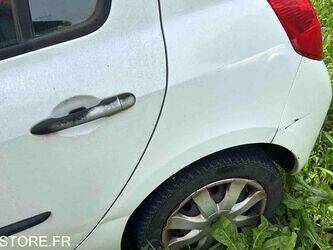 2008-renault-clio-1438492-46355508