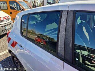 2011-renault-clio-1438493-46355536