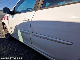 2011-renault-clio-1438493-46355541