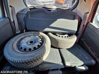 2011-renault-clio-1438493-46355544