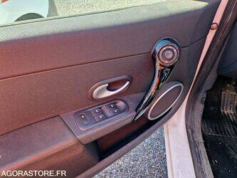 2011-renault-clio-1438493-46355545