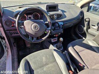 2011-renault-clio-1438493-46355546