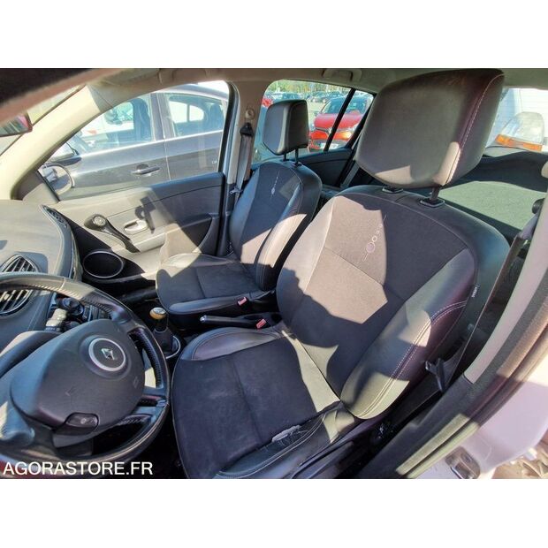 2011 رينو Clio-46355547