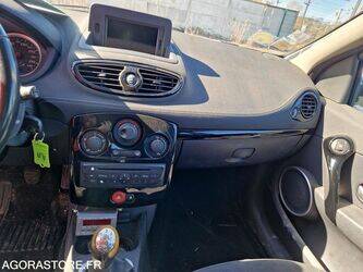 2011-renault-clio-1438493-46355548