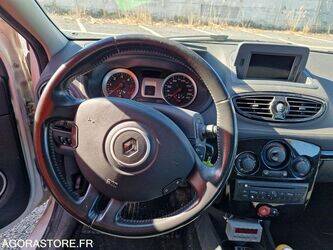 2011-renault-clio-1438493-46355549