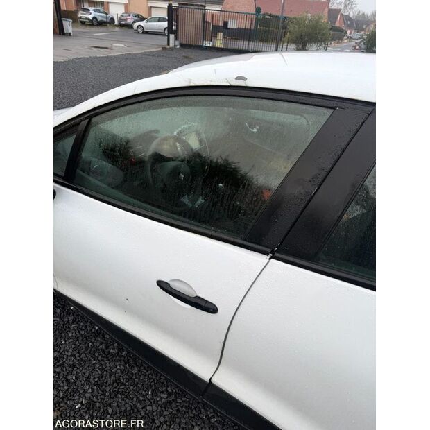 2016 Renault Clio-46355800