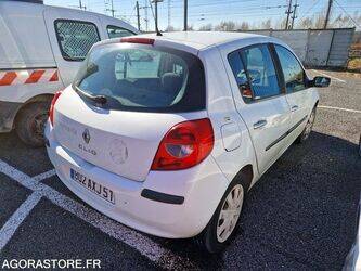 2008-renault-clio-1438508-46355884