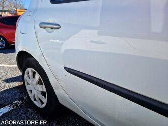 2008-renault-clio-1438508-46355896