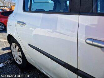 2008-renault-clio-1438508-46355897