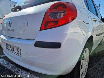 2008-renault-clio-1438508-46355899