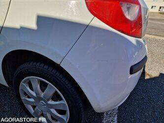 2008-renault-clio-1438508-46355907