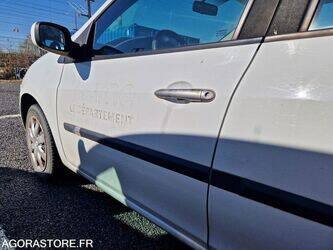 2008-renault-clio-1438508-46355911