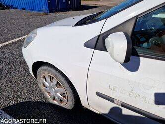 2008-renault-clio-1438508-46355913