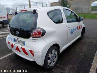 2011-toyota-aygo-46356445