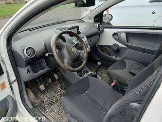 2011-toyota-aygo-46356448