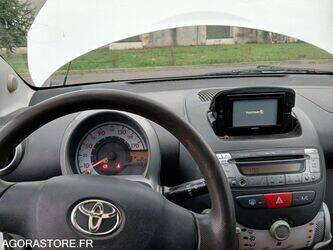2011-toyota-aygo-46356451