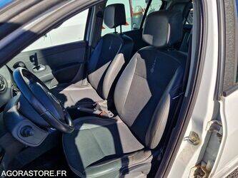 2011-renault-clio-1438530-46356585