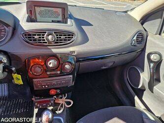 2011-renault-clio-1438530-46356586