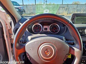 2011-renault-clio-1438530-46356587