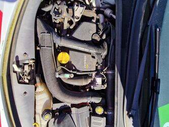 2011-renault-clio-1438530-46356592