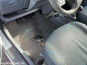 2002-renault-twingo-1438533-46356651