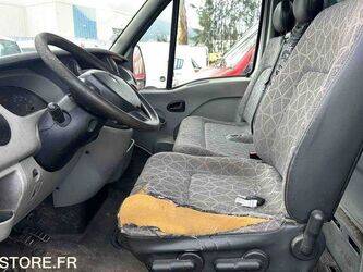 2010-renault-master-1438538-46356710