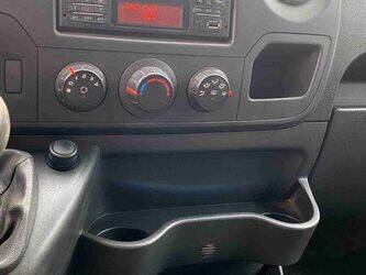 2013-renault-master-1438539-46356748