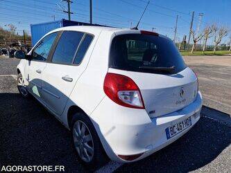 2010-renault-clio-1438552-46356879