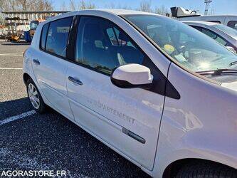 2010-renault-clio-1438552-46356886