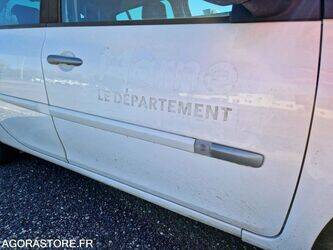 2010-renault-clio-1438552-46356887