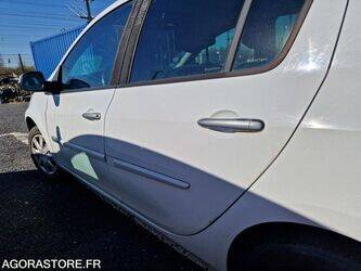 2010-renault-clio-1438552-46356893