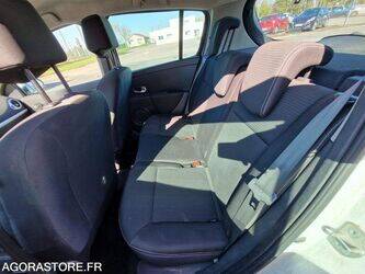 2010-renault-clio-1438552-46356894