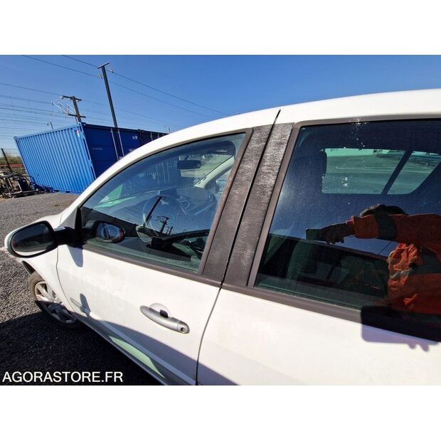 2010 Renault Clio-46356895