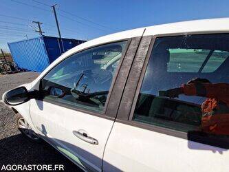 2010-renault-clio-1438552-46356895