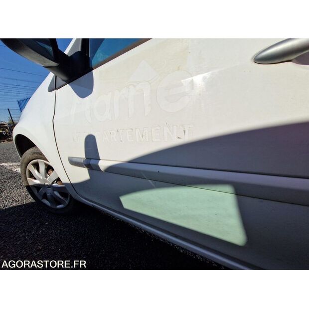 2010 Renault Clio-46356896