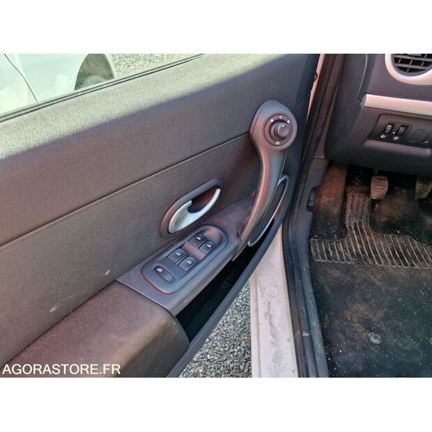 2010 Renault Clio-46356897