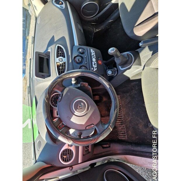 2010 Renault Clio-46356898