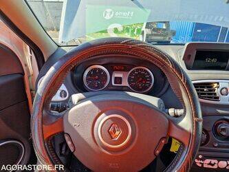 2010-renault-clio-1438552-46356901