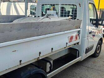 2013-renault-master-1438553-46356906