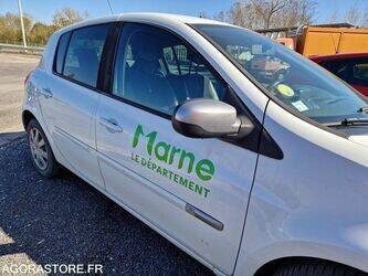 2011-renault-clio-1438565-46357107